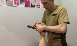 Масаж бамбуковими паличками